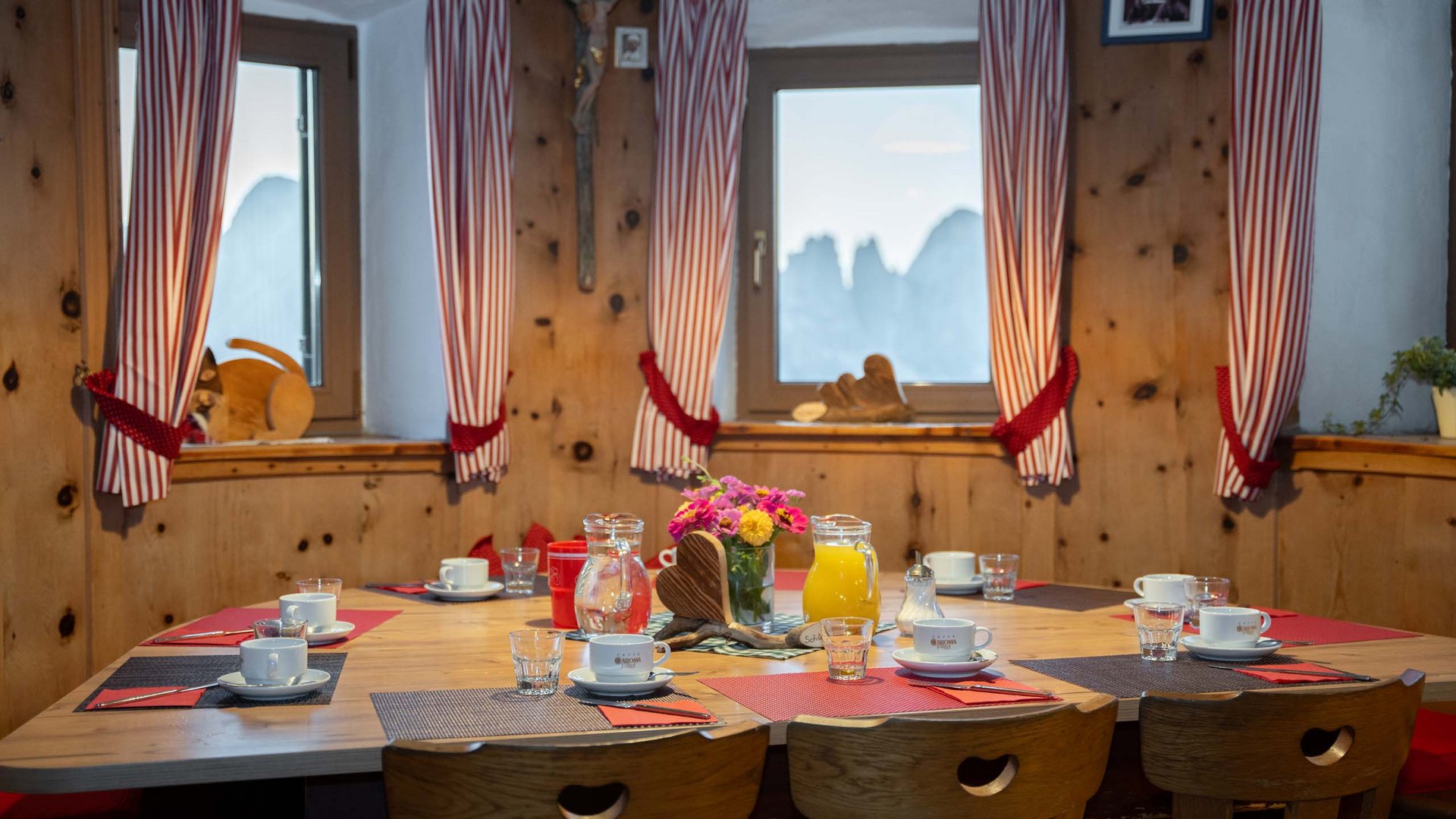 Ecco Rifugio Bolzano all’Alpe di Siusi Ecco Rifugio Bolzano all’Alpe di Siusi