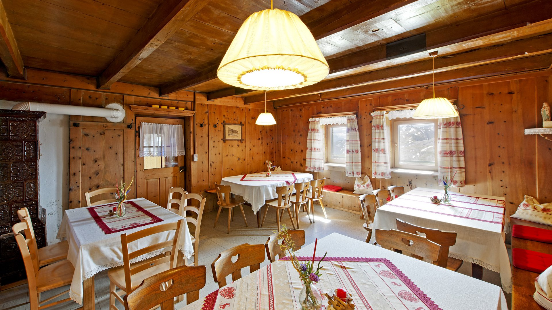 Ecco Rifugio Bolzano all’Alpe di Siusi Ecco Rifugio Bolzano all’Alpe di Siusi