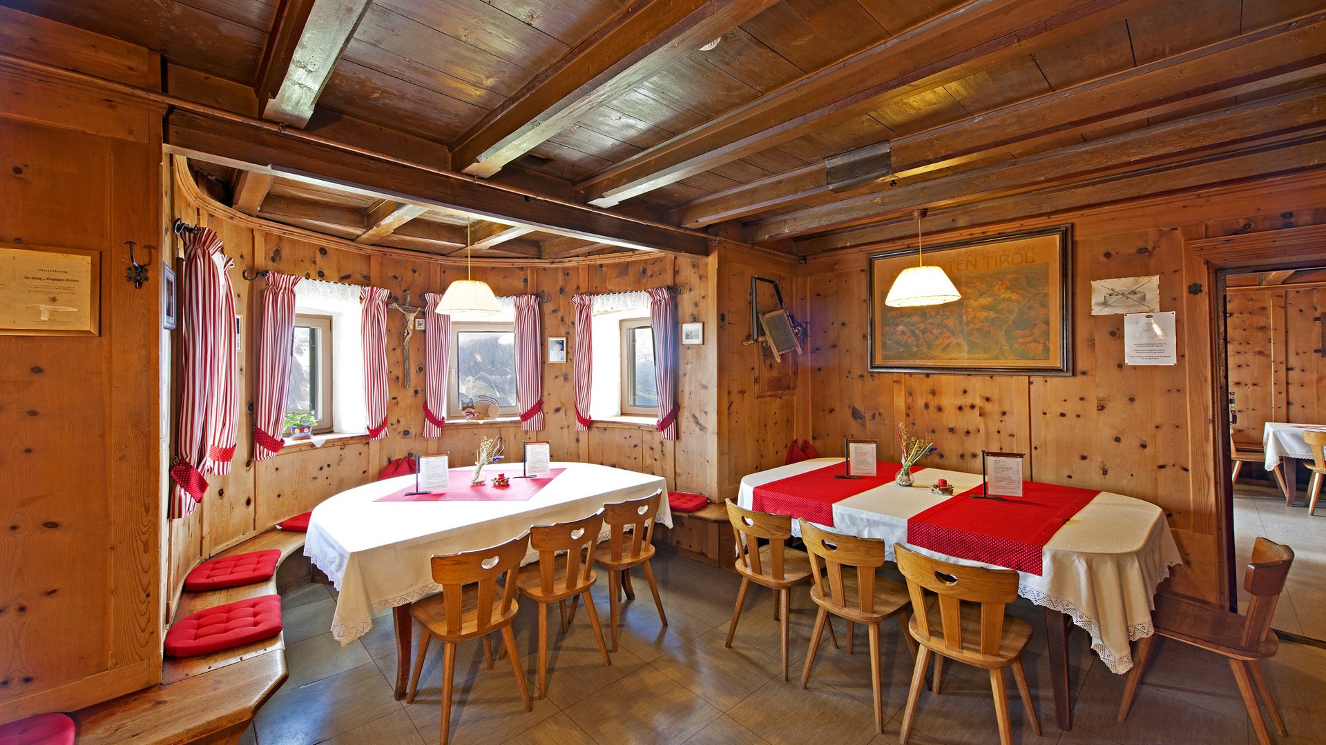 Ecco Rifugio Bolzano all’Alpe di Siusi Ecco Rifugio Bolzano all’Alpe di Siusi