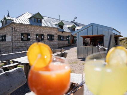 Schutzhaus in den Dolomiten mit Tradition Schutzhaus in den Dolomiten mit Tradition